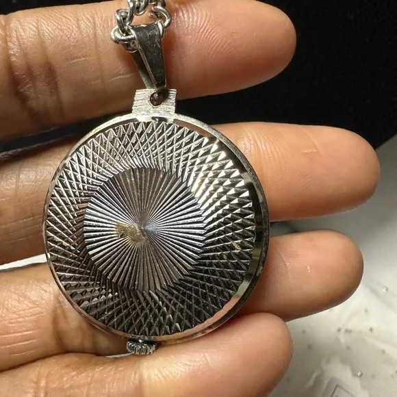 Vintage Silver tone La Petite pendant watch necklace.battery is not included - Picture 11 of 15